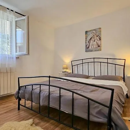 Ivanka Apartment *